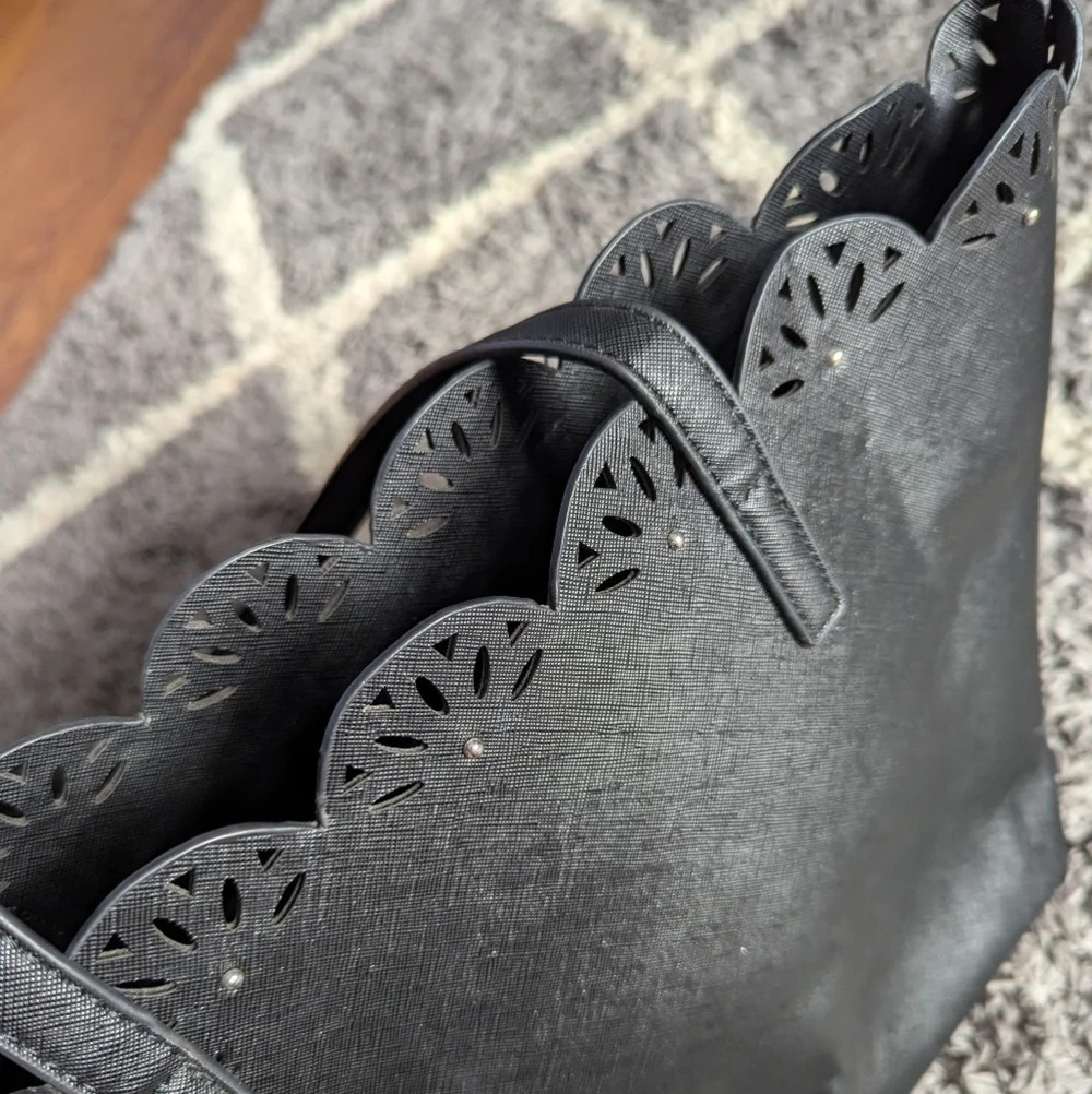 Large Black Over The Shoulder Tote Bag With Scalloped Edging - Picture 7 of 9